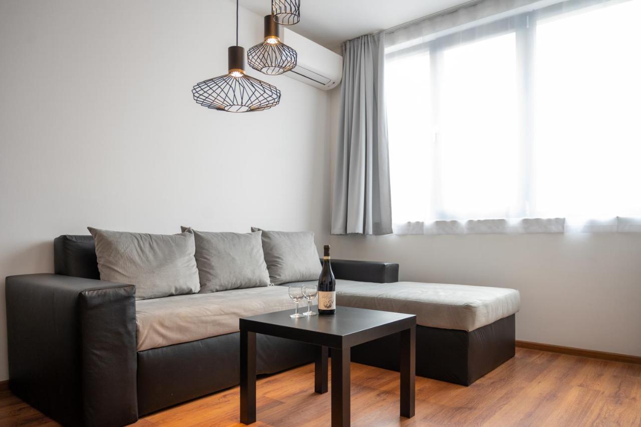 Sunny 1Bdr Apartment Near Center Sofya Dış mekan fotoğraf