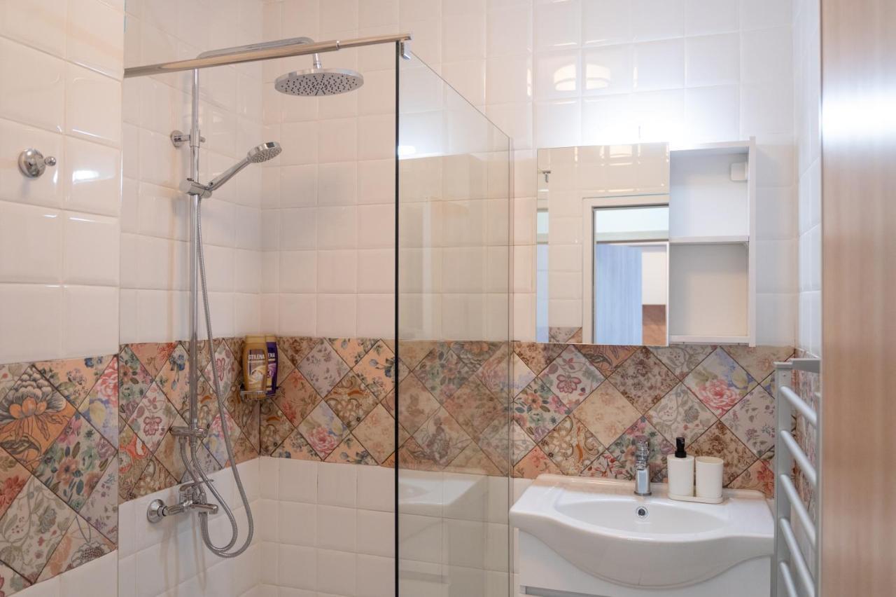 Sunny 1Bdr Apartment Near Center Sofya Dış mekan fotoğraf